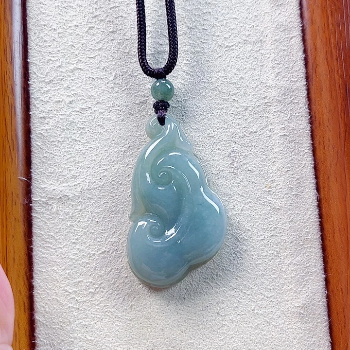 翡翠未镶嵌颈饰孤品