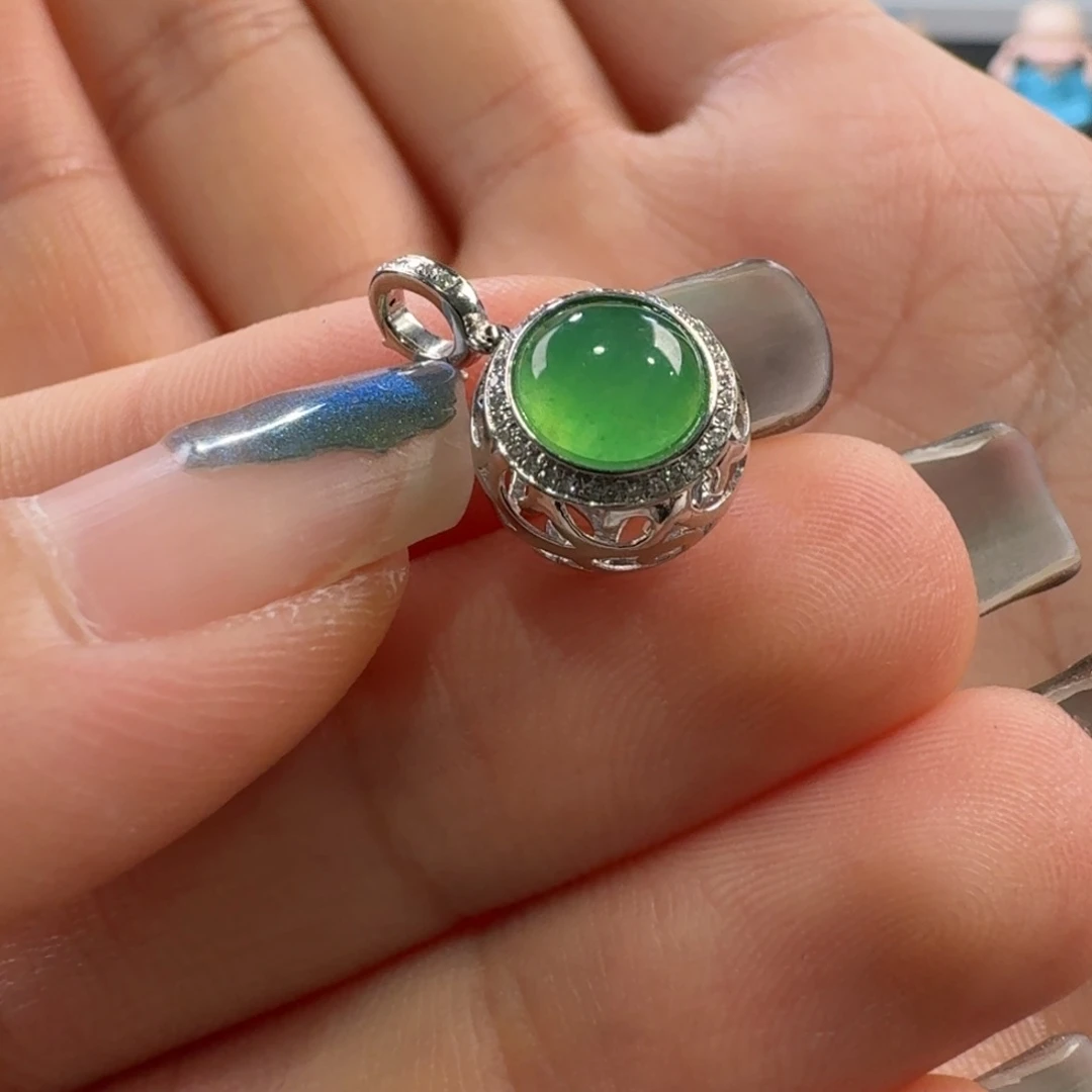 翡翠手链未镶嵌高冰荧光绿吊坠卡10.6 福利！