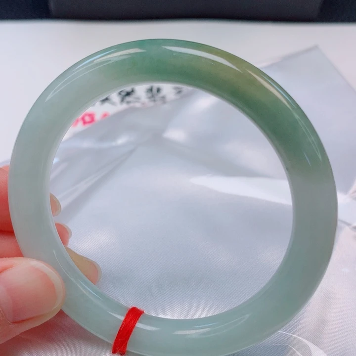 翡翠未镶嵌手镯（圆镯）56。57