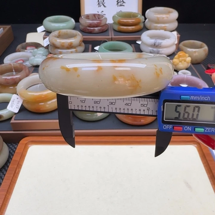 石英岩玉未镶嵌手镯
