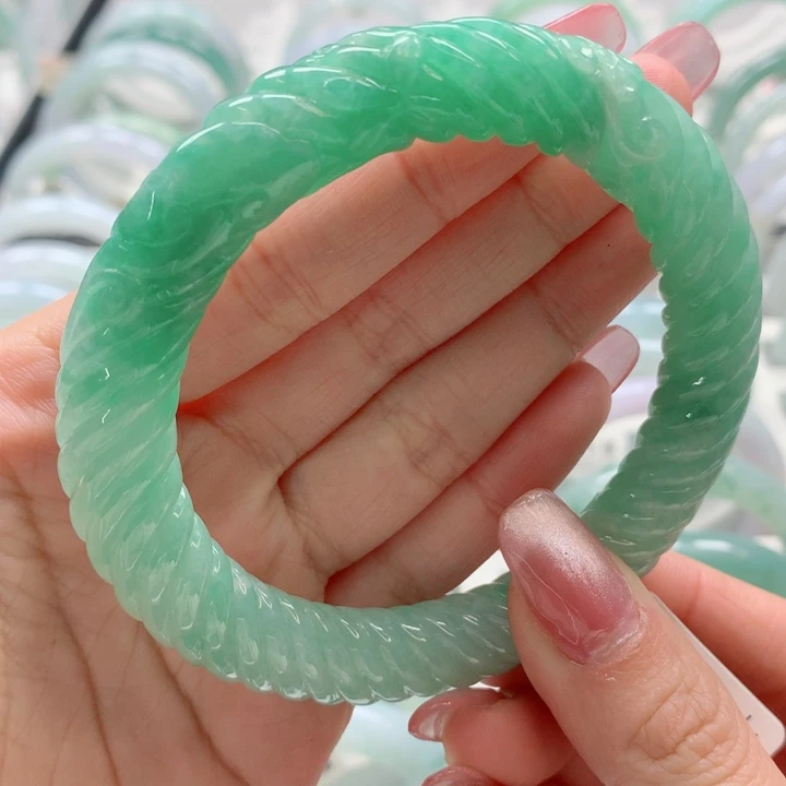 翡翠手镯未镶嵌正阳绿麻花特色镯58
