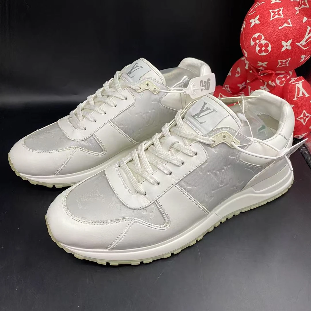 95新 LouisVuitton/路易威登 白色镭射时尚运动鞋39欧码lz85