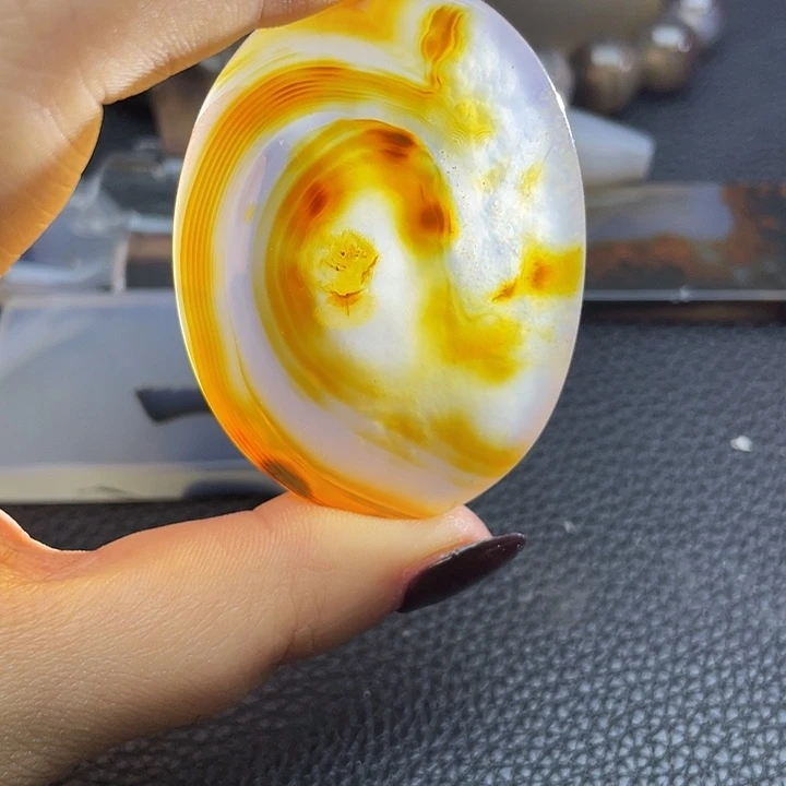 乔***撕玛瑙/玉髓未镶嵌颈饰