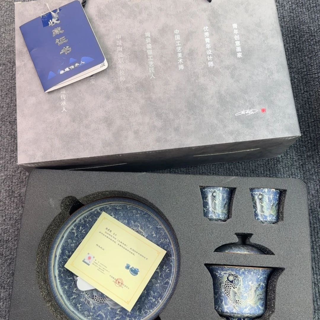 瓷片盖碗很精致很好看