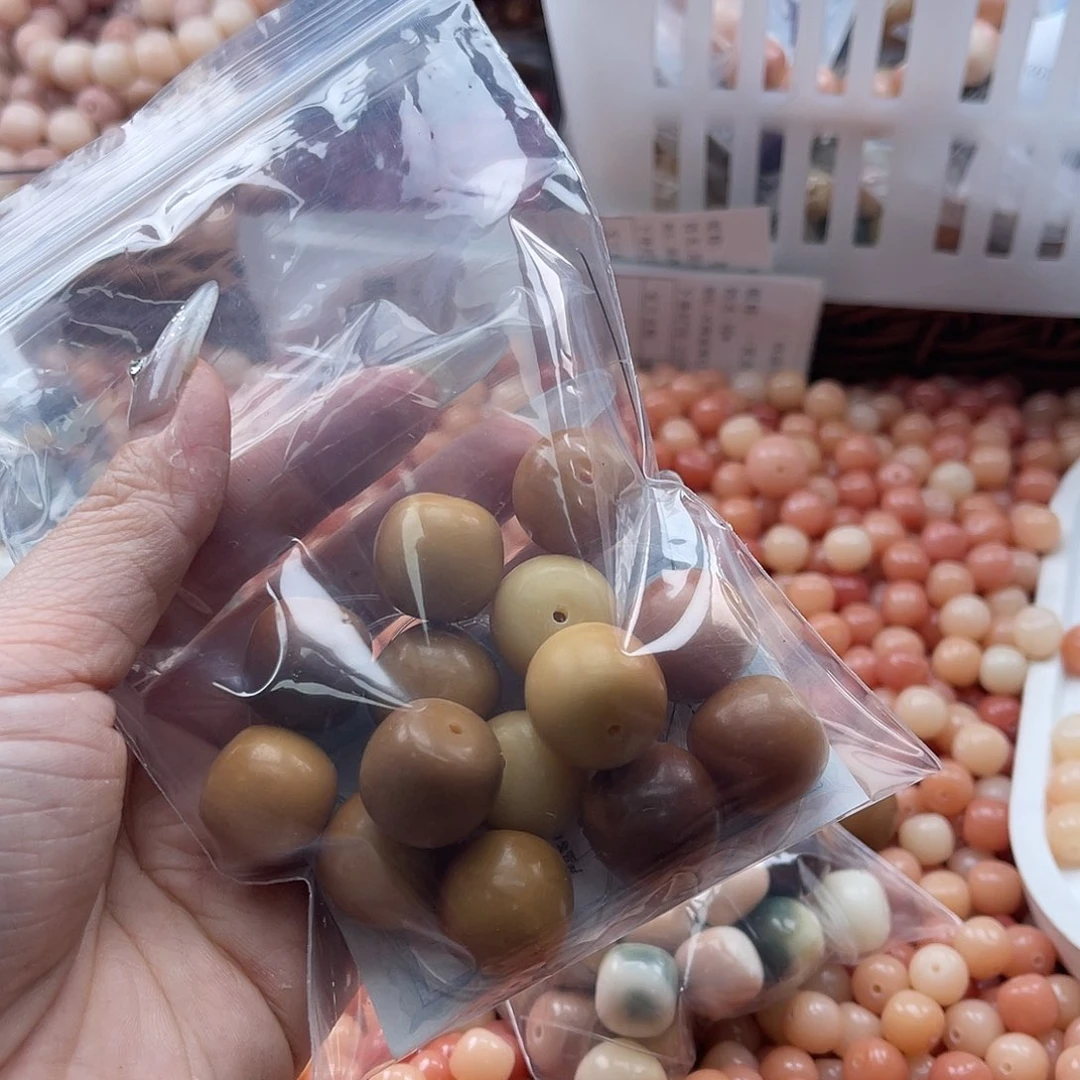白玉菩提吊坠6*6z瑕18mm/13颗