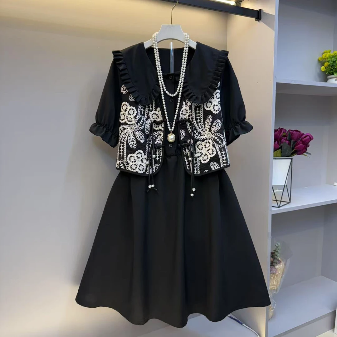 2025年早春新款遮肉显瘦气质百搭时尚连衣裙