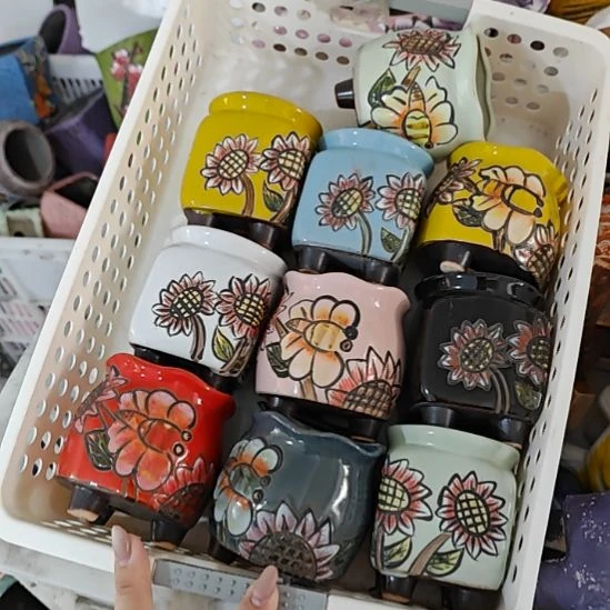 当场拍满15元发货不凑不发，花盆盆口不方不圆有针孔黑点是正常的，