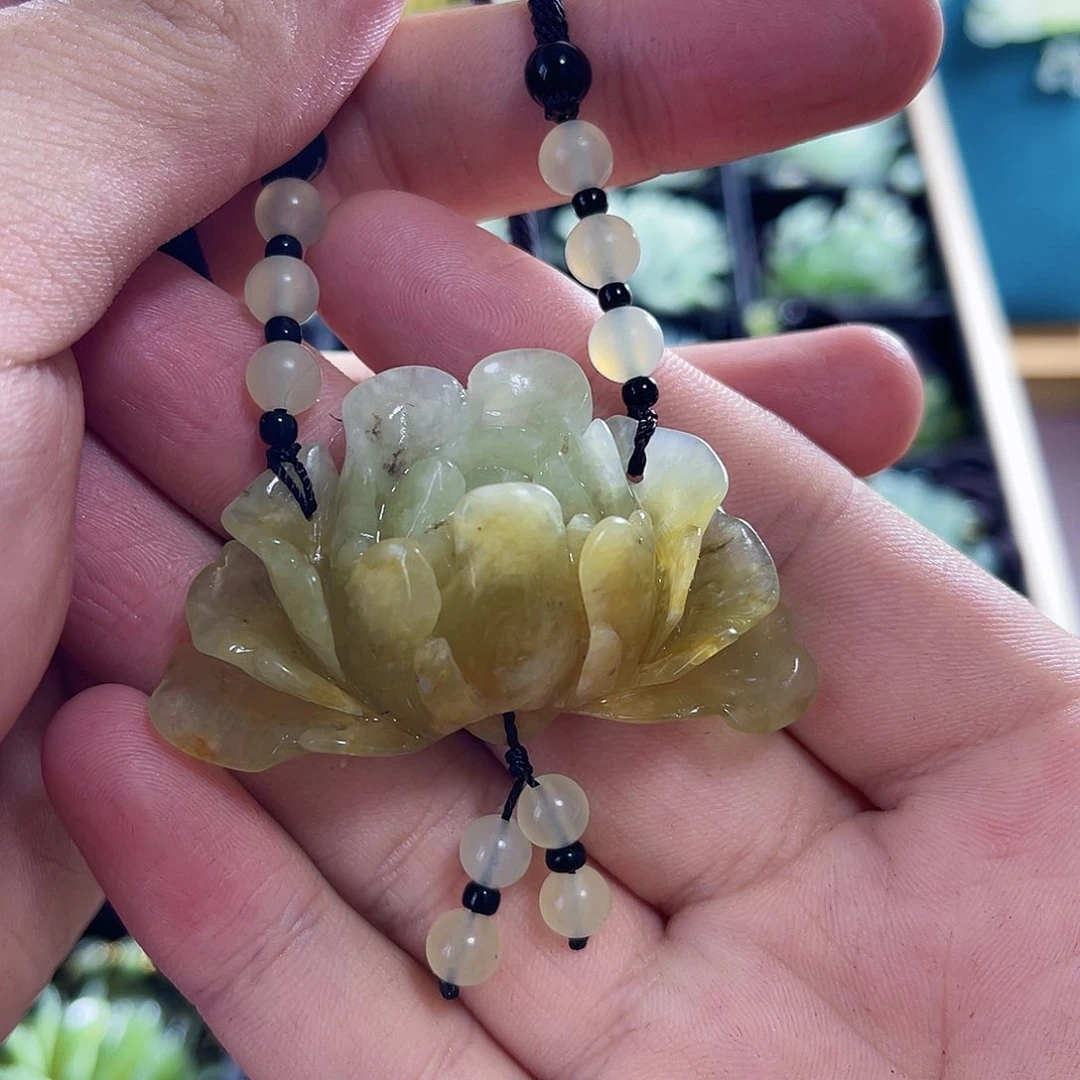 蛇纹石玉颈饰未镶嵌