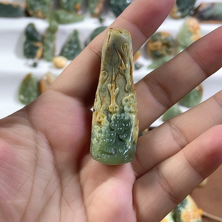 吊坠(不含链)未镶嵌岫岩河磨玉（透闪石质玉）