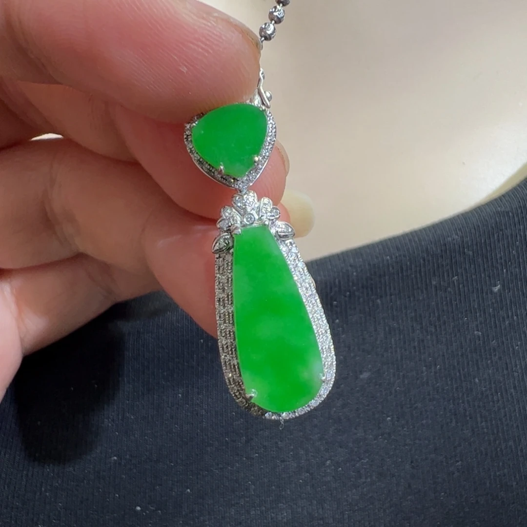 翡翠吊坠(不含链)18K金镶嵌