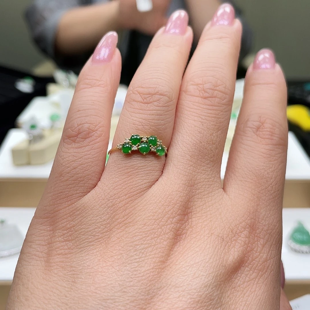 翡翠18K金镶嵌颈饰，