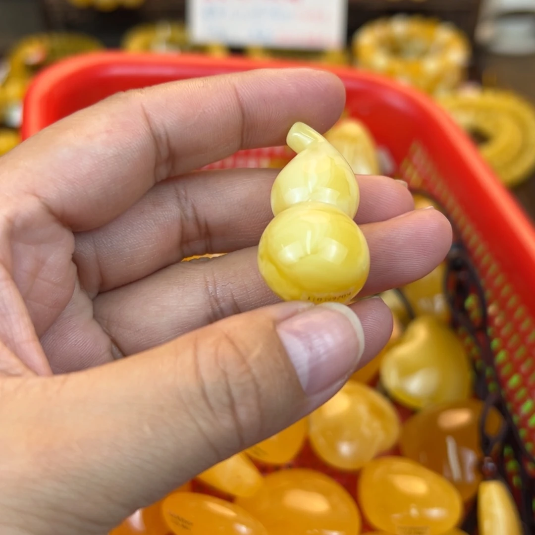 琥珀裸石未镶嵌knnbbbnnnnm