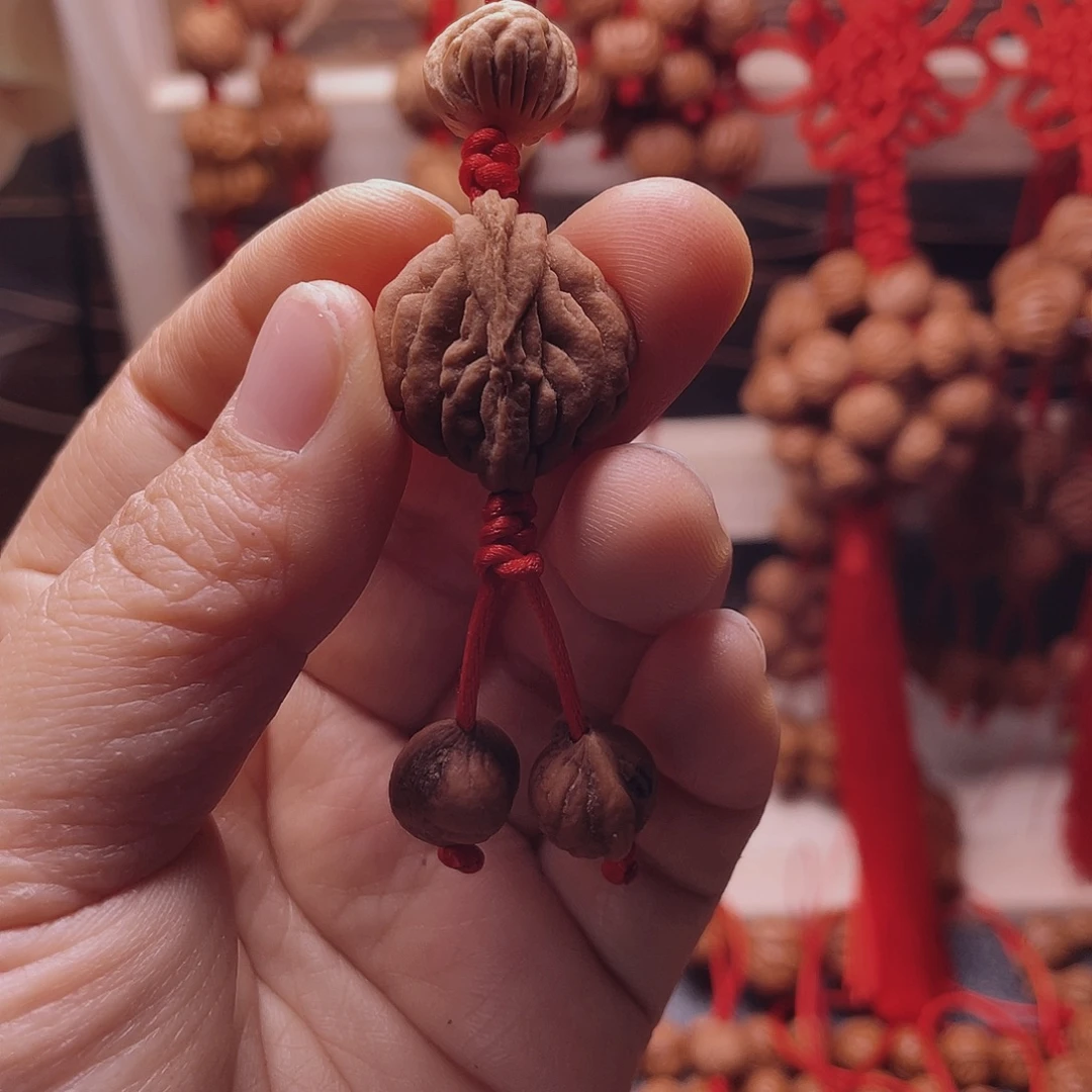 木质类龙纹桃枭挂件