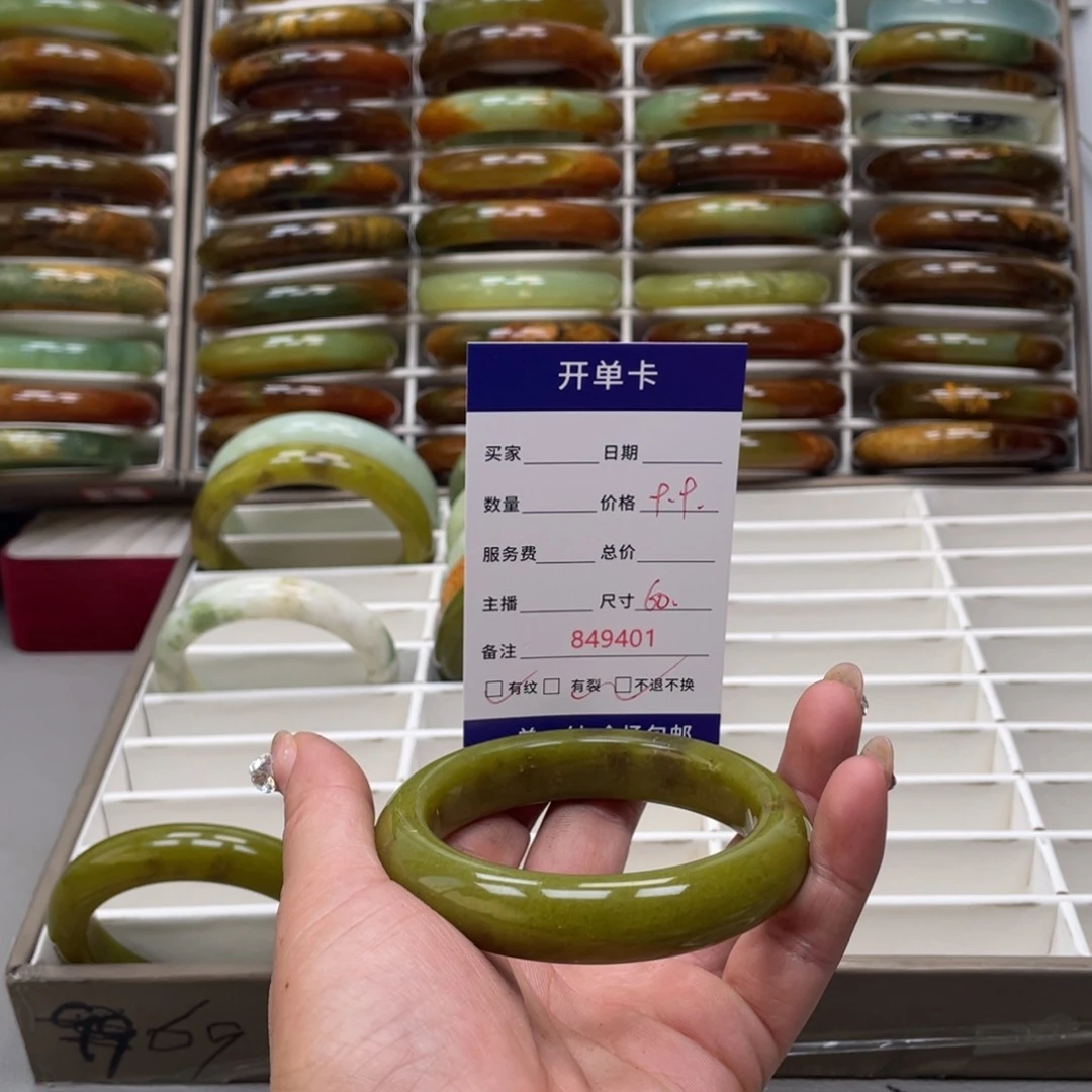 蛇纹石玉手镯未镶嵌老*