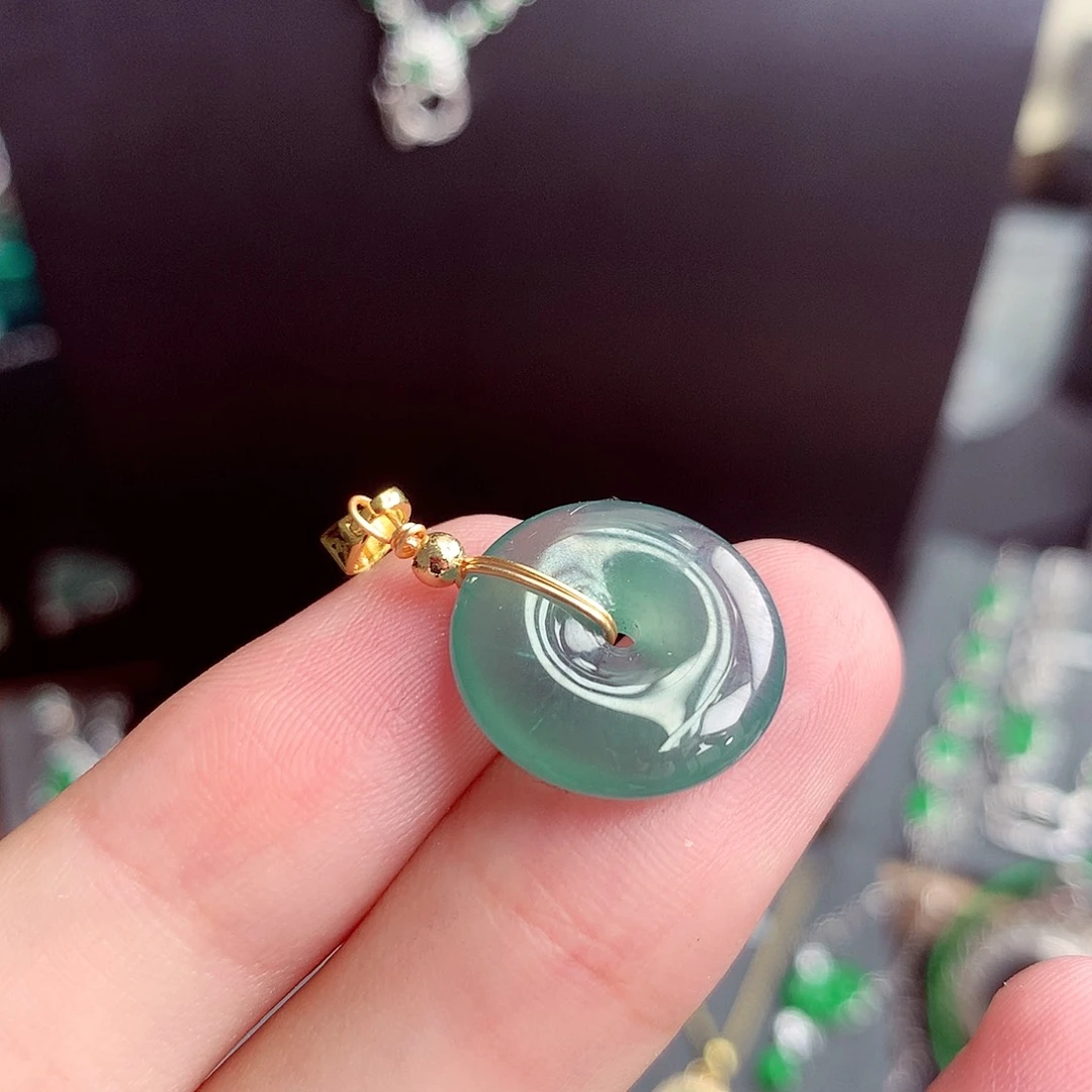翡翠未镶嵌颈饰挂件