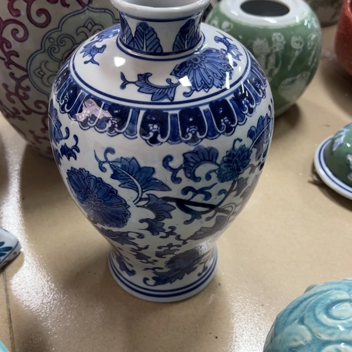 瓷片微瑕陶瓶。。。。。。。。。。。。。