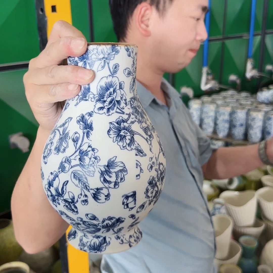 景德镇陶瓷花瓶微瑕