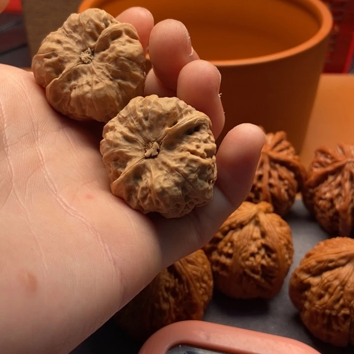 文玩核桃吊坠蛤蟆头