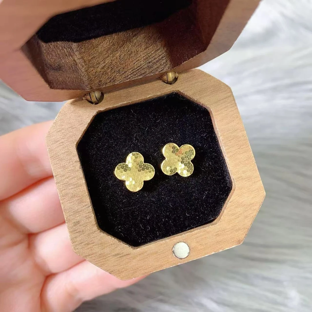 【伟新源】足金999 5G工艺 鱼鳞四叶草直针2.44克