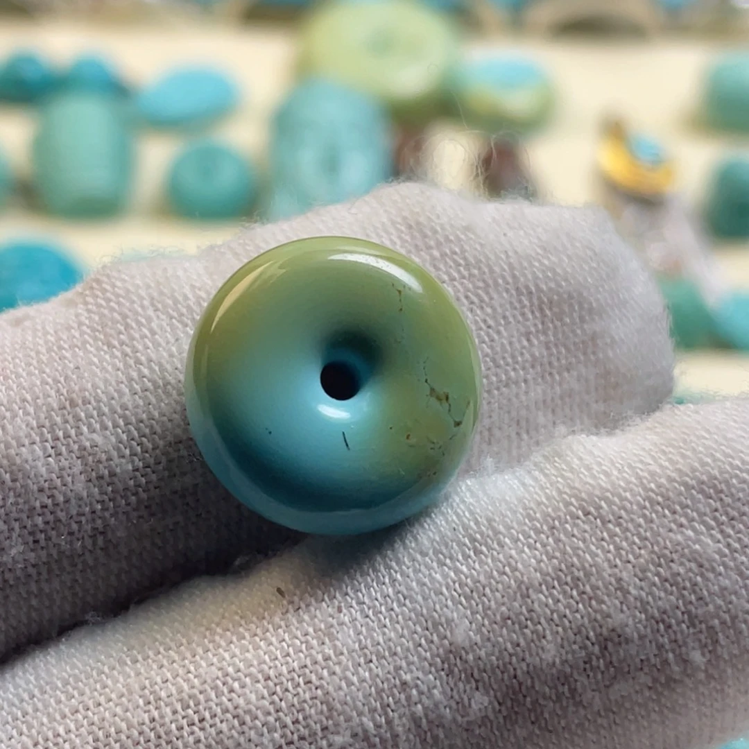 绿松石未镶嵌颈饰