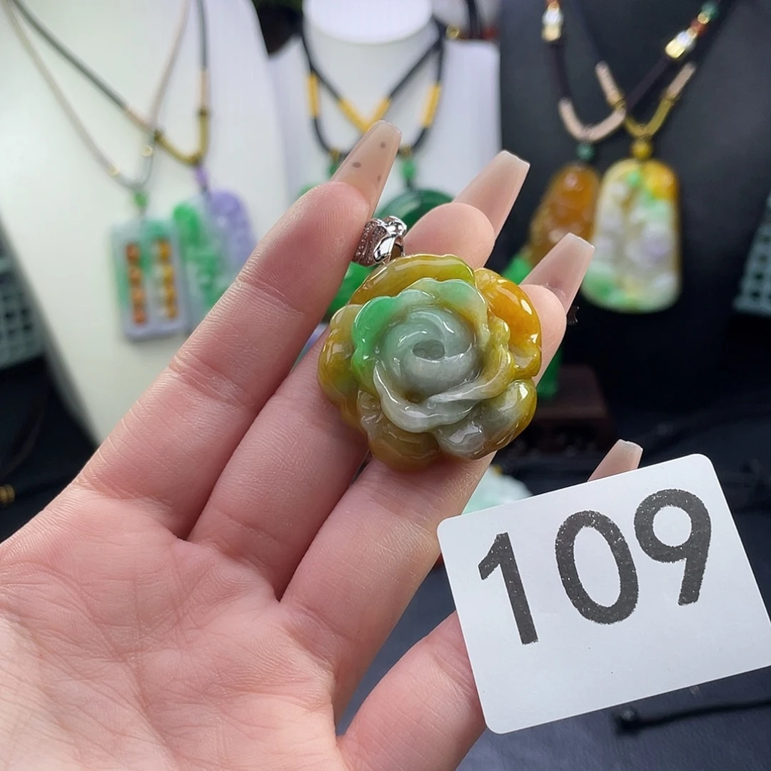 翡翠未镶嵌吊坠(赠链)