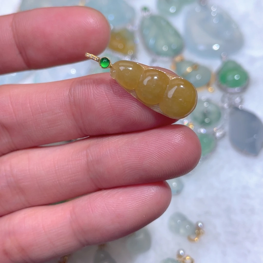 翡翠18K金镶嵌颈饰翡翠