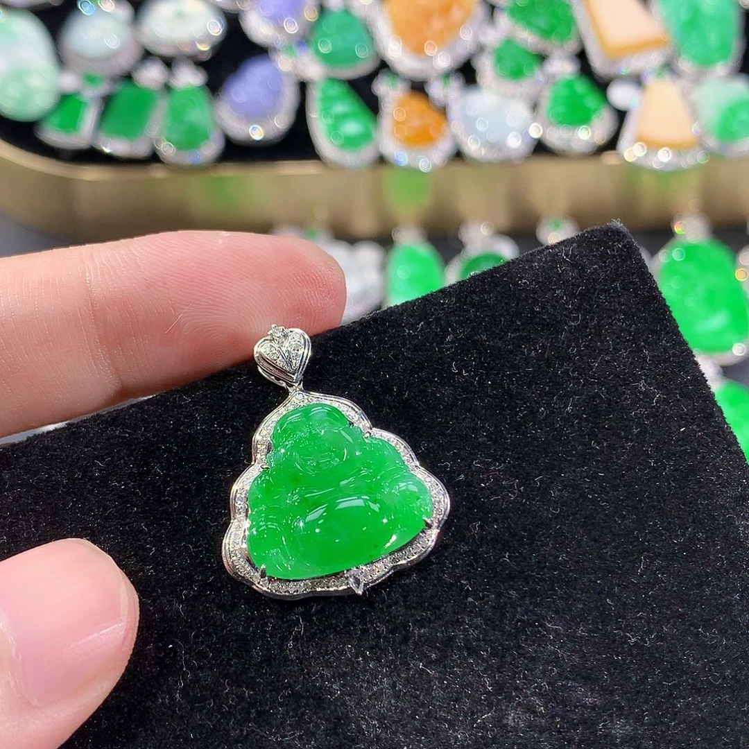 翡翠18K金镶嵌颈饰