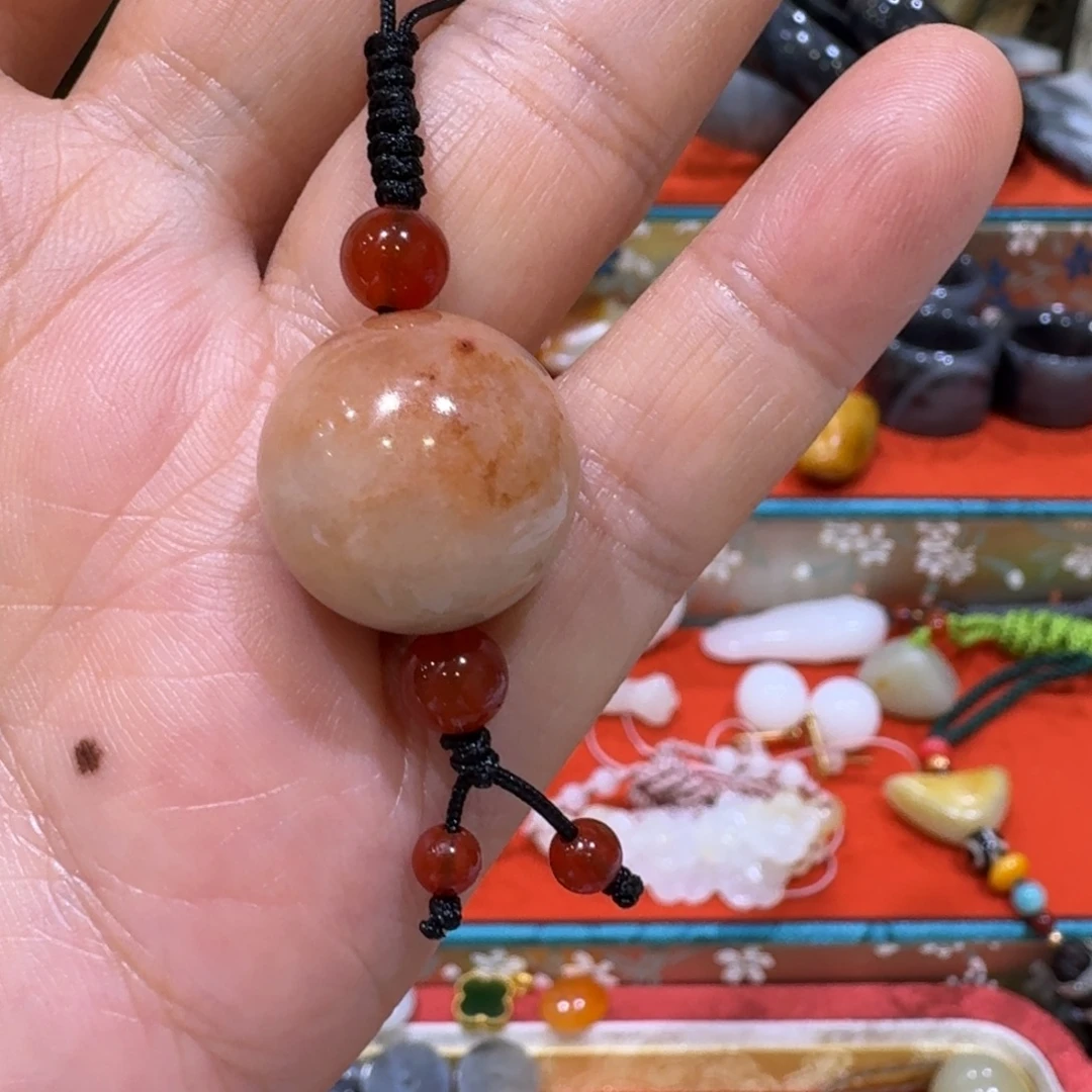 颈饰未镶嵌透闪石质玉