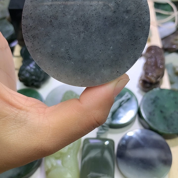 嵩***关和田玉（糖玉）未镶嵌珠宝半成品