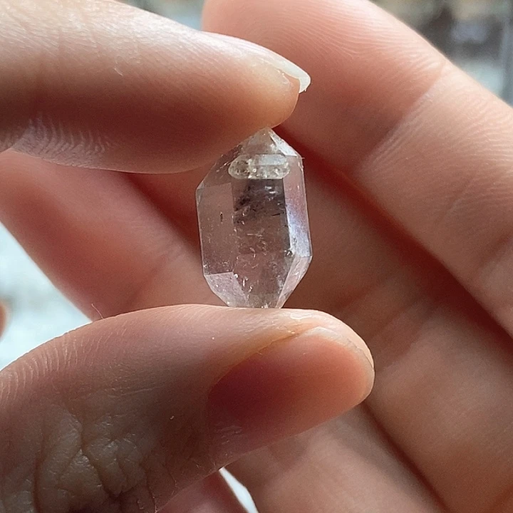 水晶颈饰未镶嵌共生