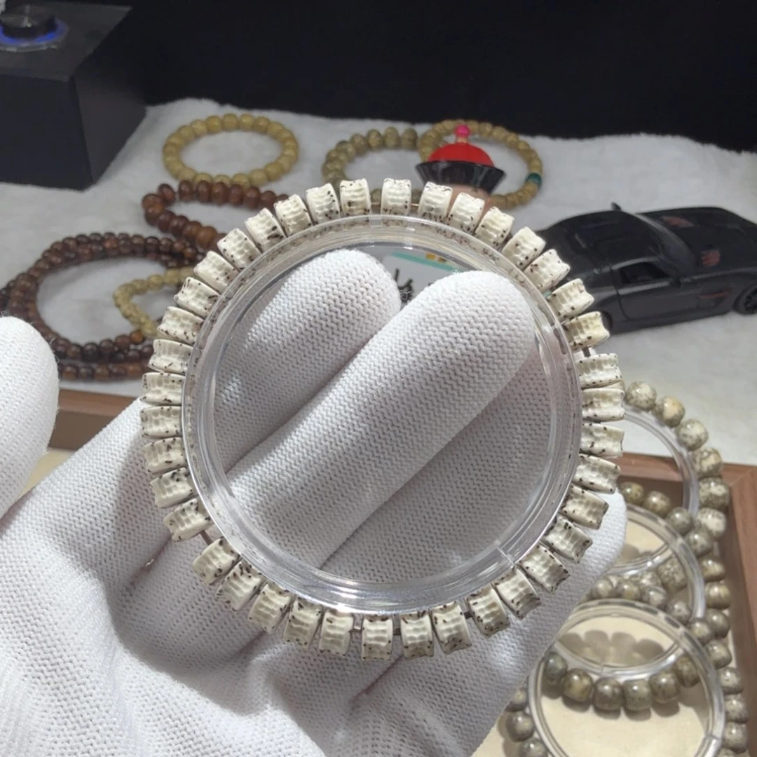 星月菩提吊坠愚**卫顺白星噶8。5