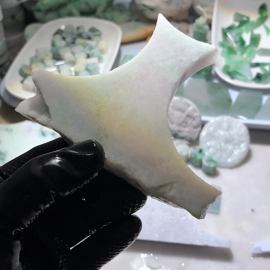 颈饰未镶嵌翡翠边角料
