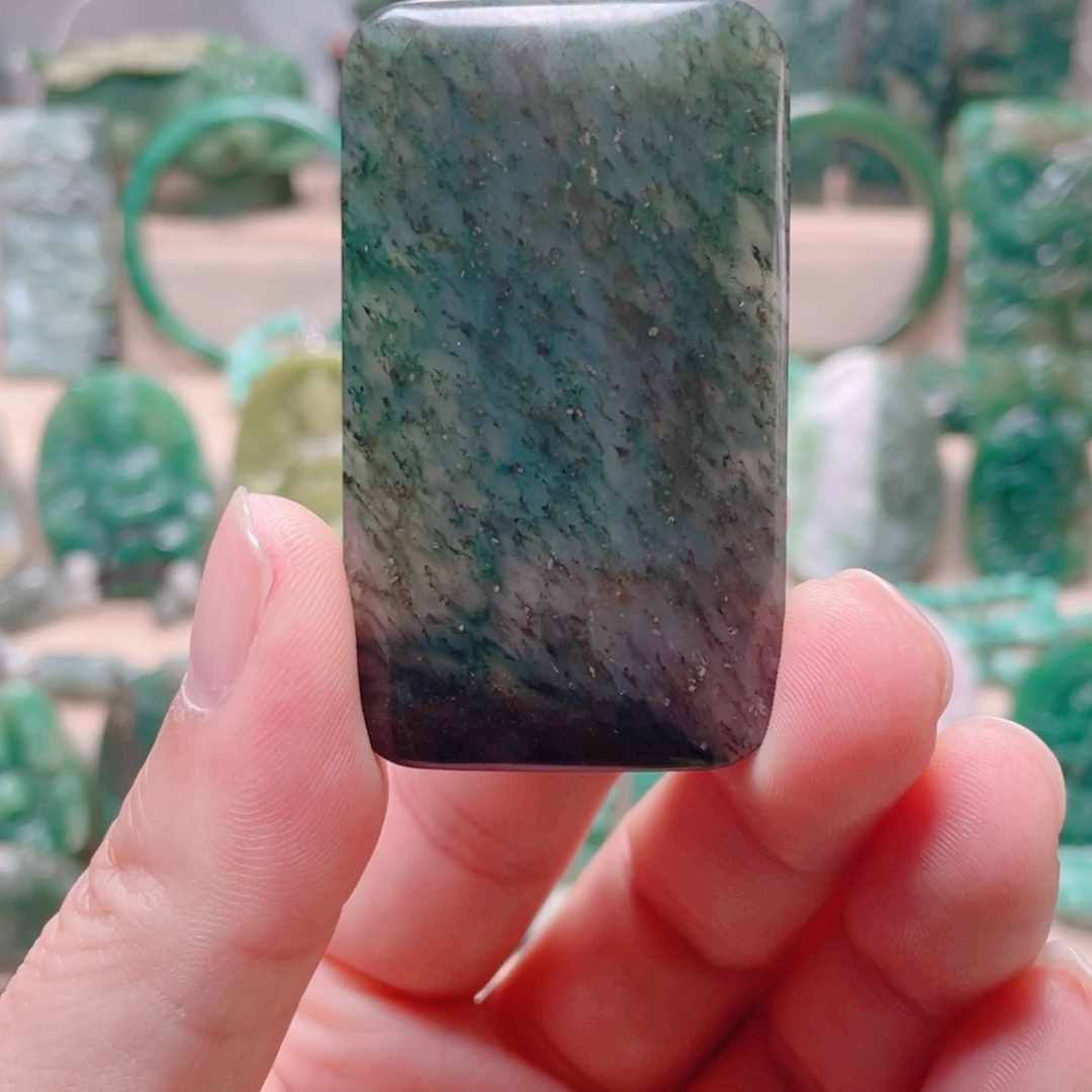 独山玉未镶嵌颈饰