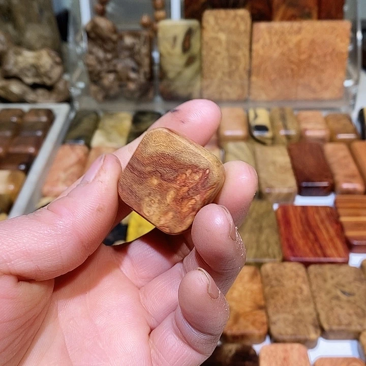 凉***次香榧木木质哈把玩件58888