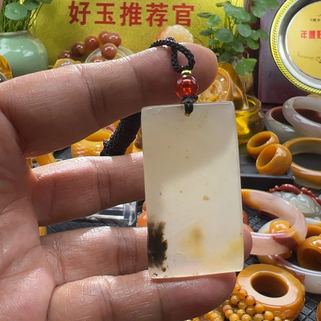 石英质玉未镶嵌颈饰