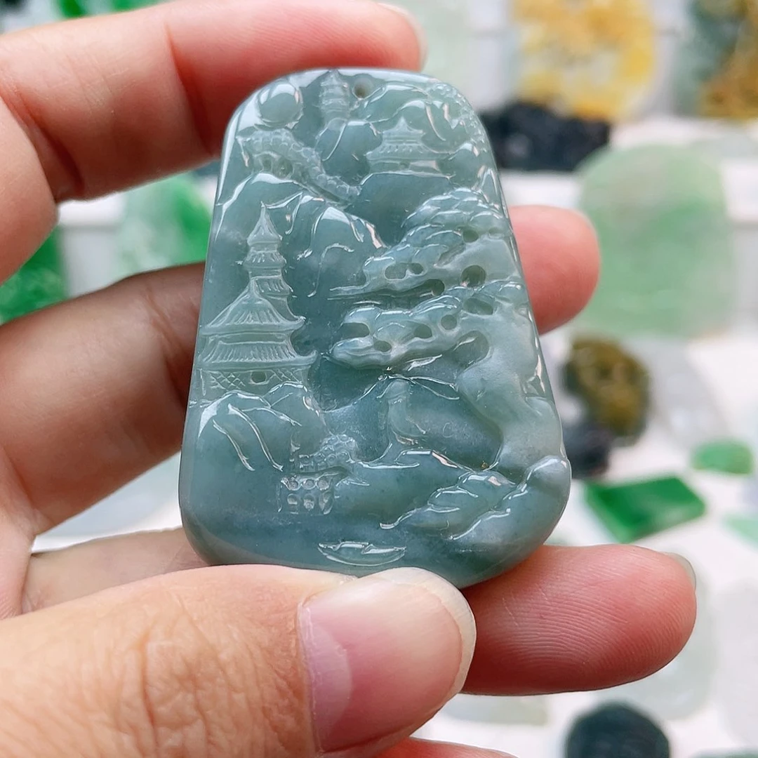 翡翠颈饰未镶嵌山水