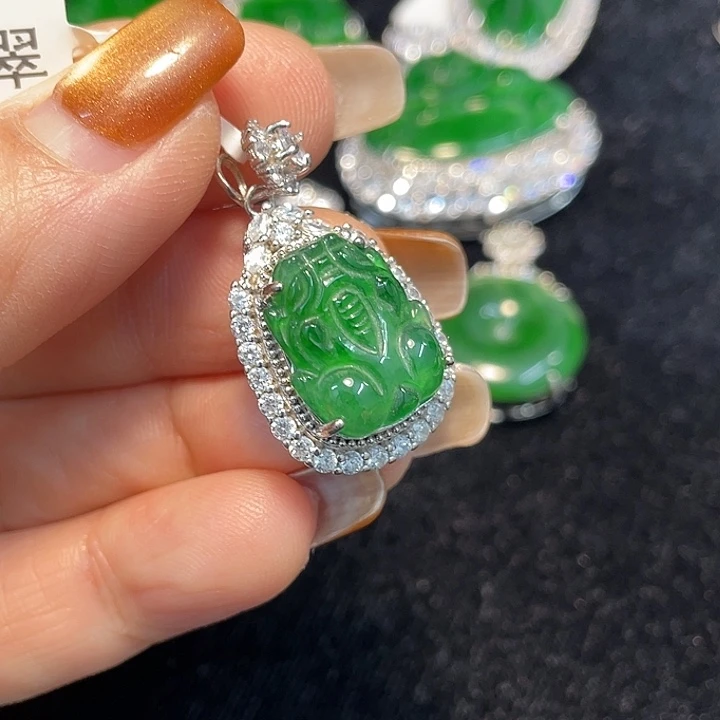 翡翠银S925镶嵌颈饰翡翠