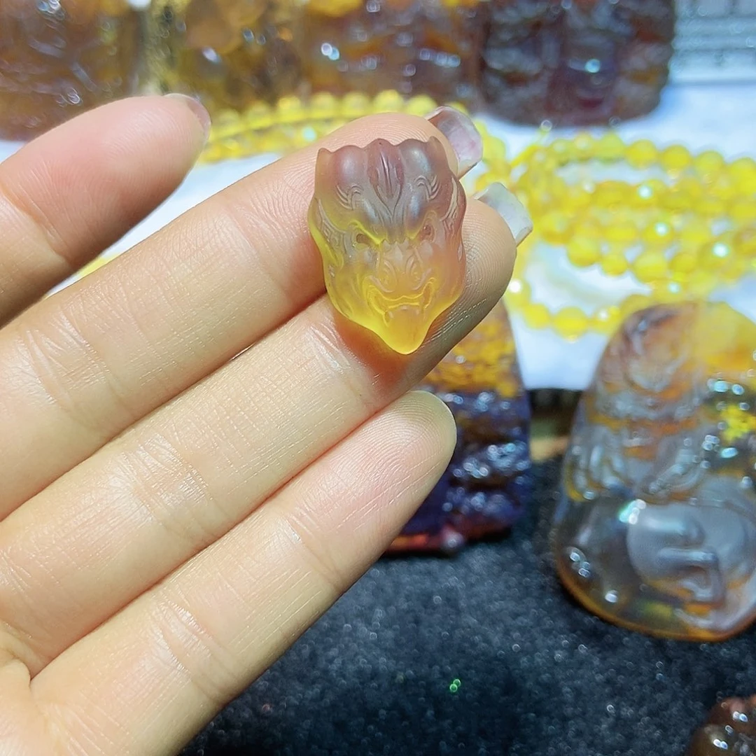 琥珀颈饰未镶嵌兽头