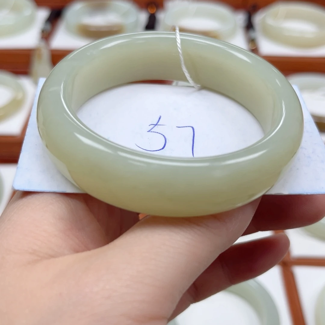 未镶嵌手镯和田玉（糖玉）