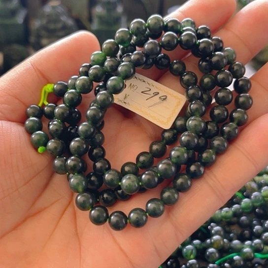 蛇纹石玉未镶嵌颈饰阳