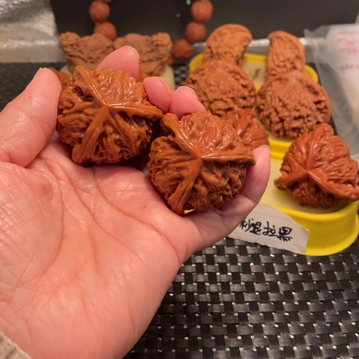 文玩核桃吊坠宫灯正奔……