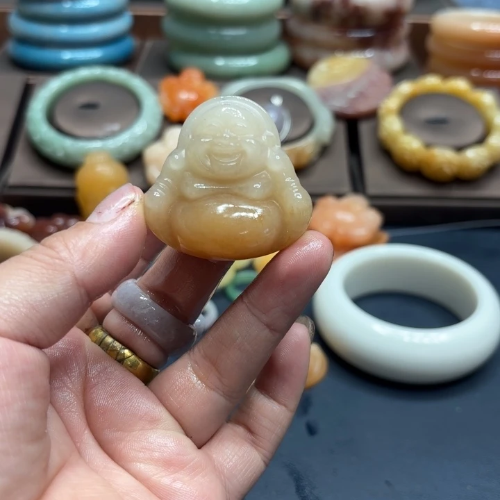 大***面石英岩玉合金颈饰