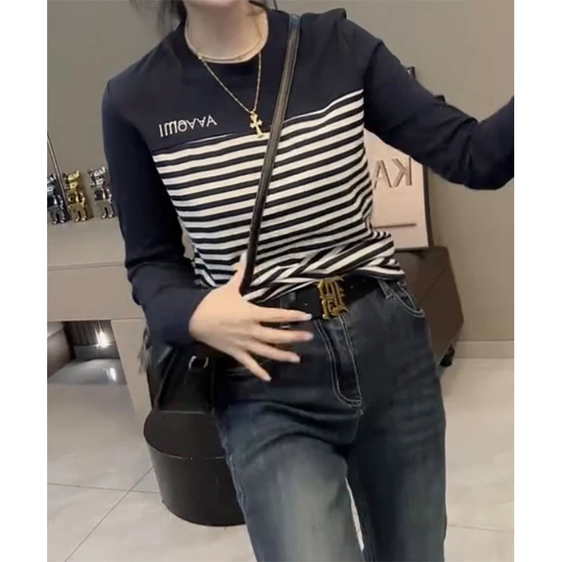 萱贝纯减龄百搭显瘦长袖T恤女2025年秋季新款字母拼接条纹打底衫