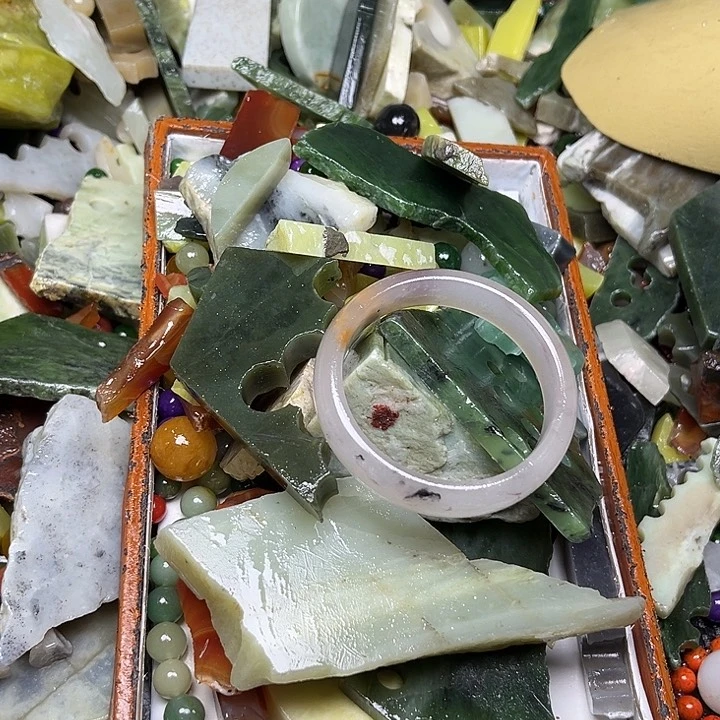 未镶嵌透闪石质玉珠宝奇石爱**财