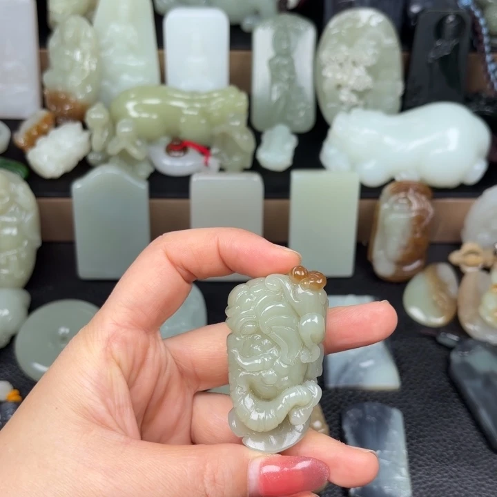 颈饰未镶嵌和田玉