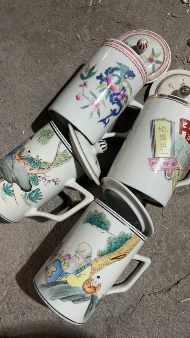 青花釉下彩人物主人杯  80毫升左右