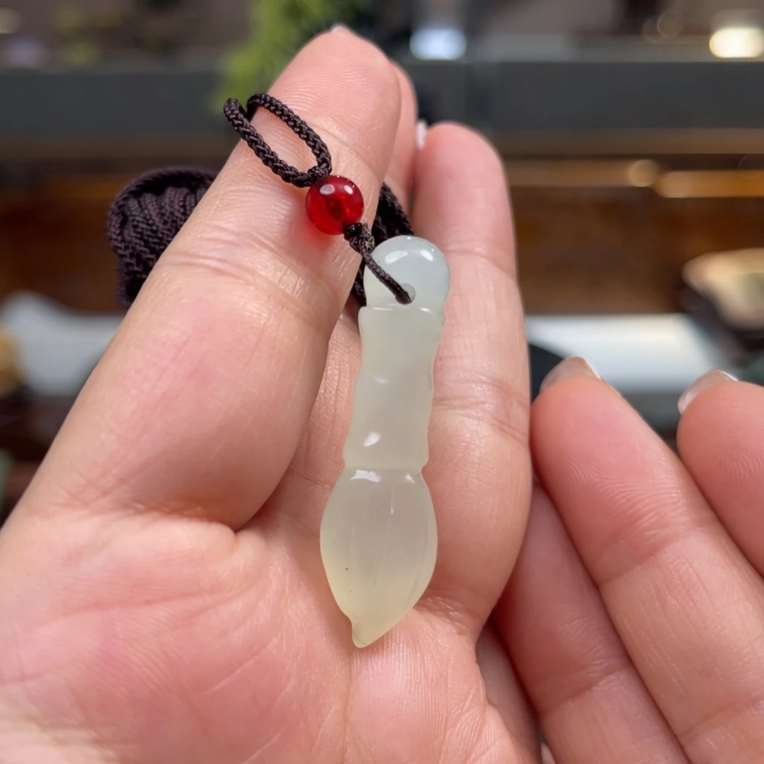蛇纹石玉挂件未镶嵌