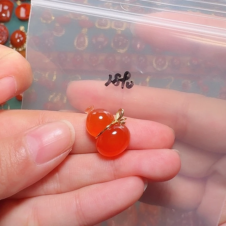 南红玛瑙18K金镶嵌吊坠
