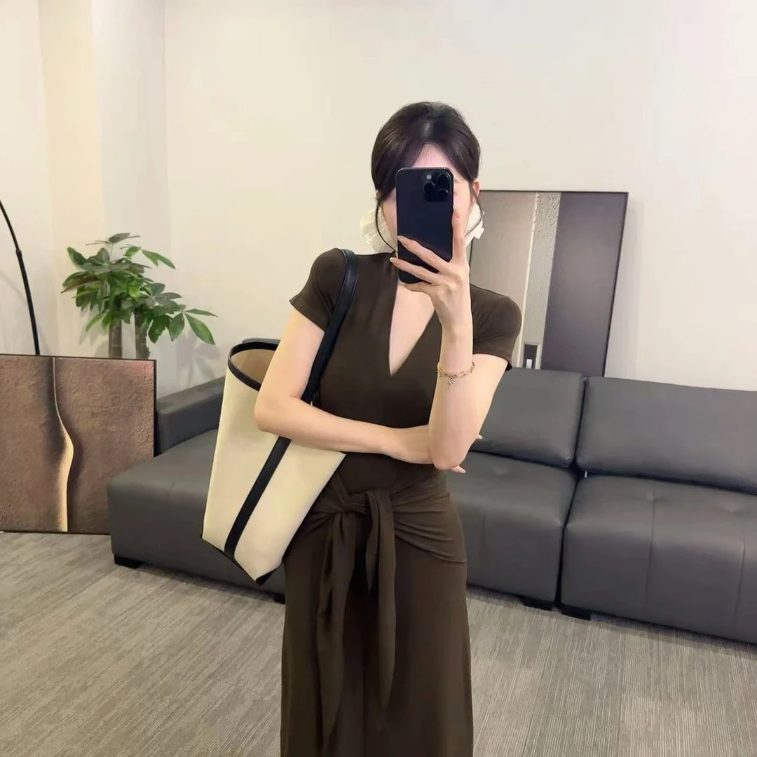 优秀的金蘑菇 夏季时尚显瘦修身气质套装收腰长裙短袖V领两件套