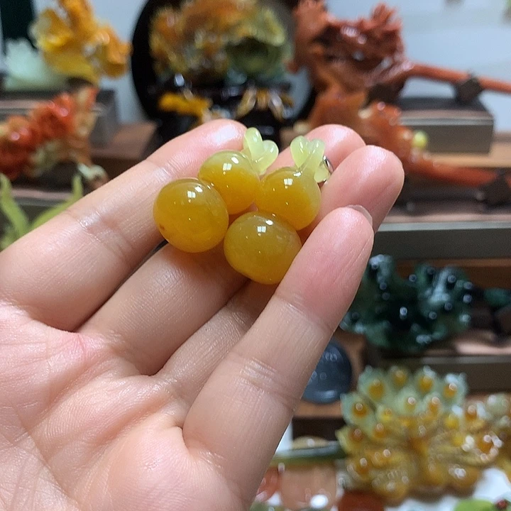 二***。蛇纹石玉合金耳饰